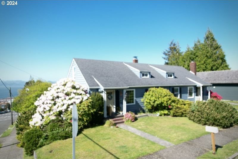 Centrally located, within a few blocks of downtown, the river - Beach Lot for sale in Astoria, Oregon on Beachhouse.com