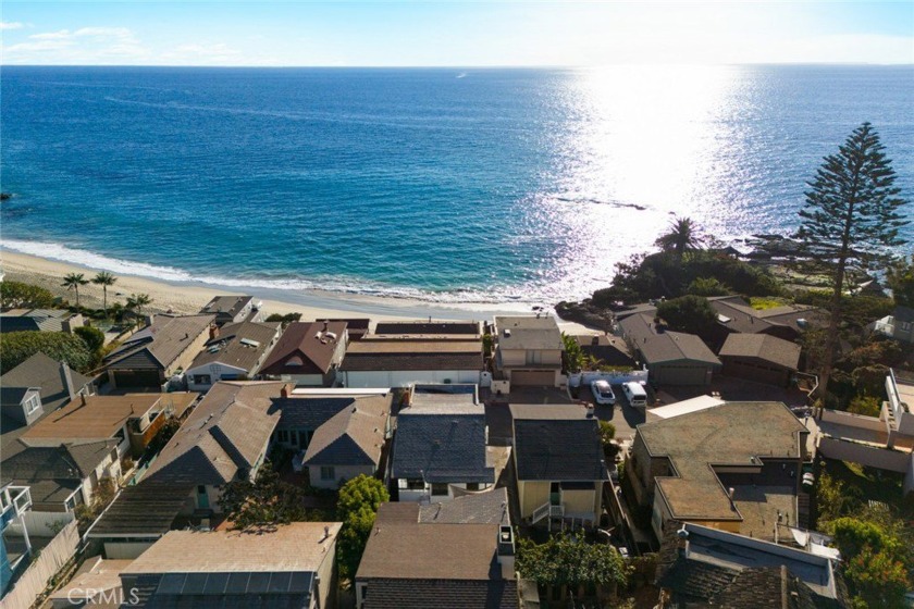 Perched along Wards Terrace in South Laguna Beach, this classic - Beach Townhome/Townhouse for sale in Laguna Beach, California on Beachhouse.com