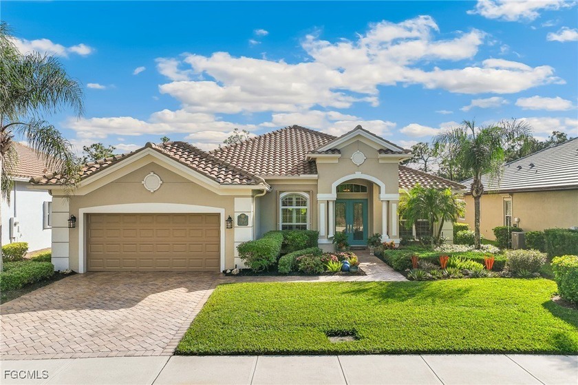 Luxury Living on the Golf Course: Your Florida Oasis. Nestled in - Beach Home for sale in Fort Myers, Florida on Beachhouse.com