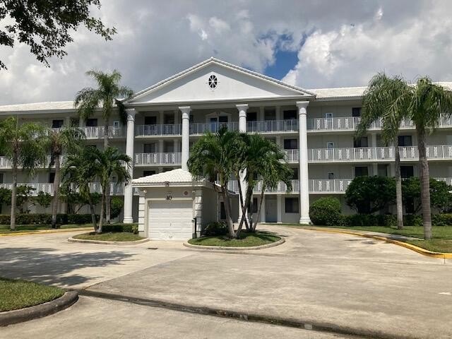 THIS 2BDRM/2BATH UNIT HAS DIRECT GOLF VIEWS OFF BOTH SLIDING - Beach Condo for sale in West Palm Beach, Florida on Beachhouse.com