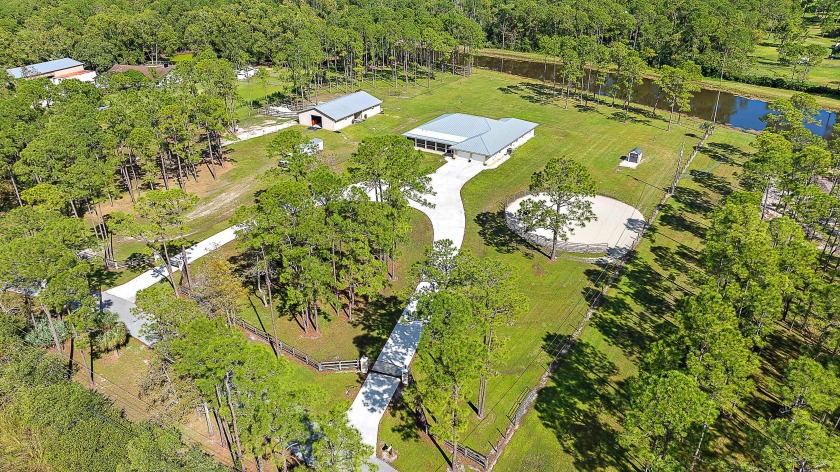 A compelling value on 5 acres, this CBS-built home offers nearly - Beach Home for sale in Palm Beach Gardens, Florida on Beachhouse.com