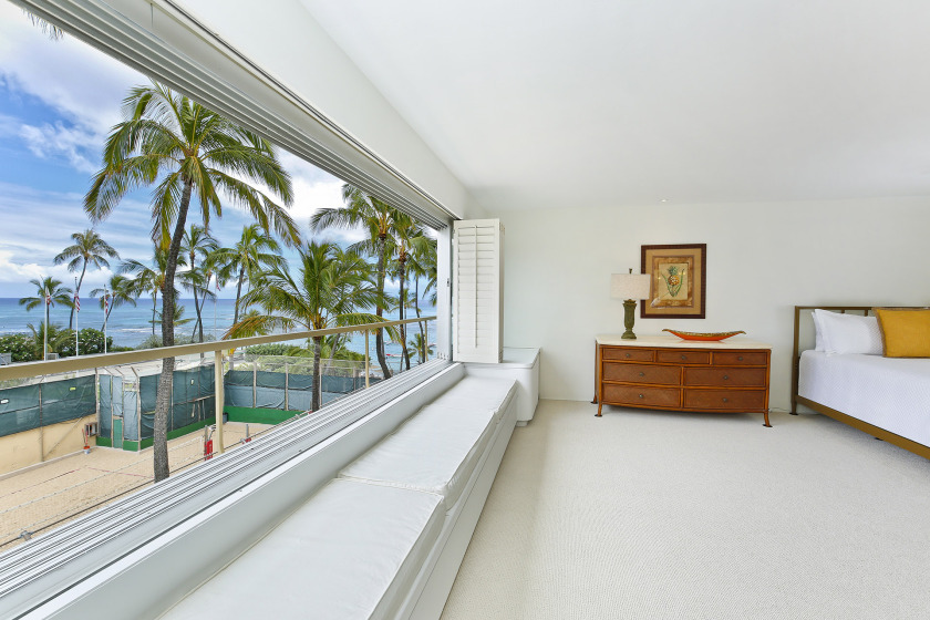 Right On The Beach with Diamond Head views - Swimming and - Beach Vacation Rentals in Honolulu, Hawaii on Beachhouse.com