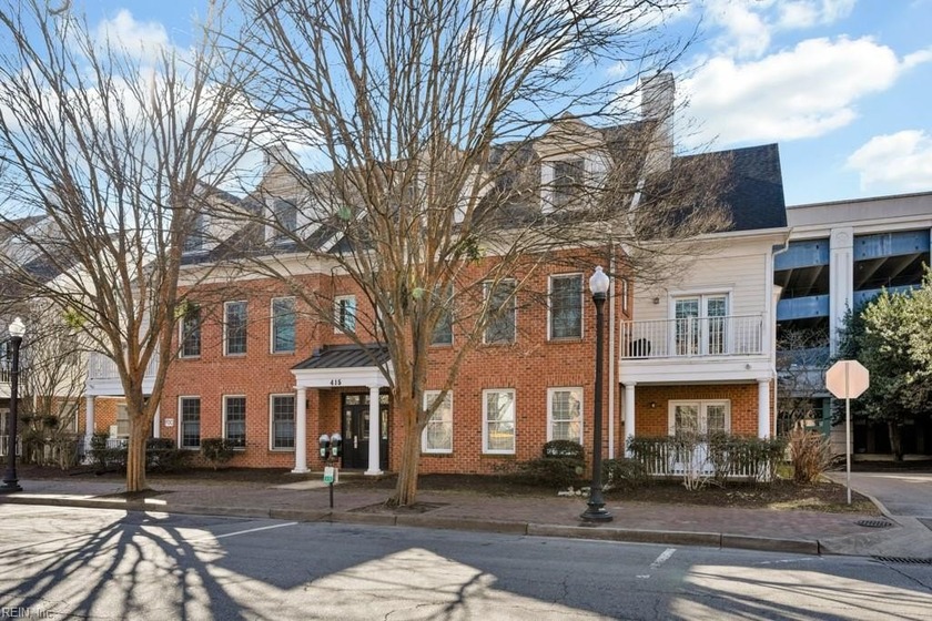 Gorgeous, spacious condo in the heart of everything! Enjoy - Beach Condo for sale in Norfolk, Virginia on Beachhouse.com