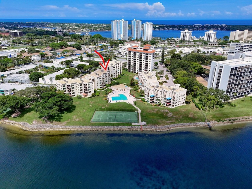 Spacious 2000+ sq. ft. corner unit overlooking the intracoastal - Beach Condo for sale in North Palm Beach, Florida on Beachhouse.com