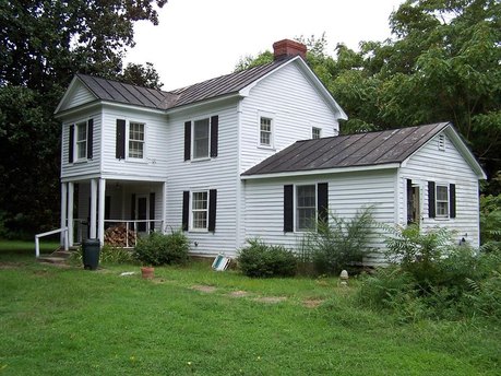 Quintessential 1850's farmhouse with newer additions and recent - Beach Home for sale in Heathsville, Virginia on Beachhouse.com