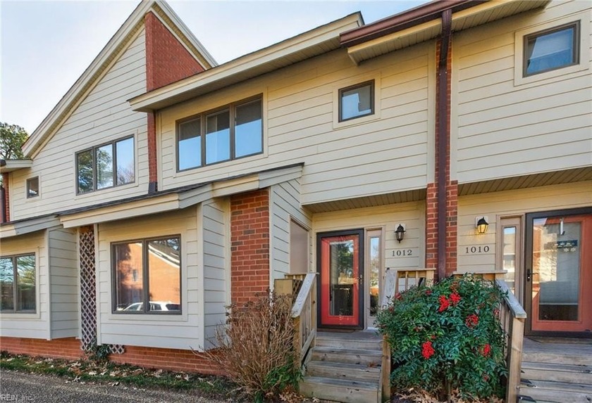 Beautifully updated throughout! From top to bottom this spacious - Beach Condo for sale in Virginia Beach, Virginia on Beachhouse.com