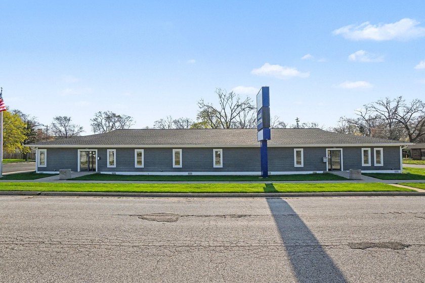 High-visibility commercial building with excellent exposure - Beach Commercial for sale in Muskegon, Michigan on Beachhouse.com