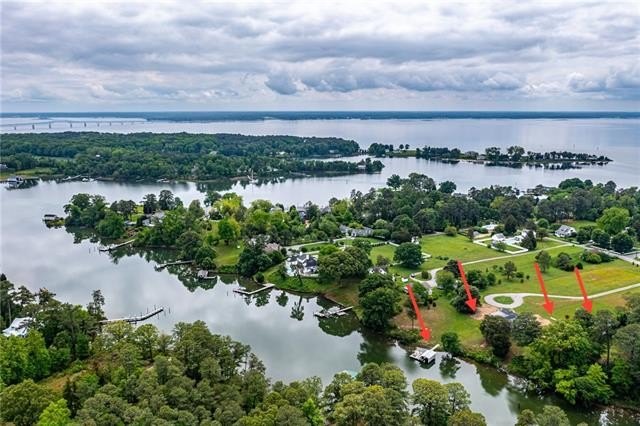Amazing single-story home with a loft & guest cottage located on - Beach Home for sale in Irvington, Virginia on Beachhouse.com