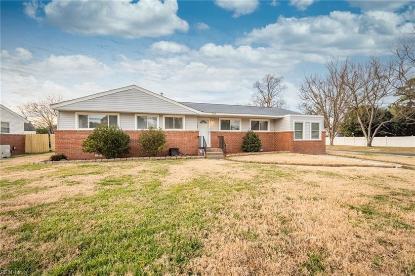 Sprawling ranch-style home on a desirable corner lot, Welcome to - Beach Home for sale in Norfolk, Virginia on Beachhouse.com