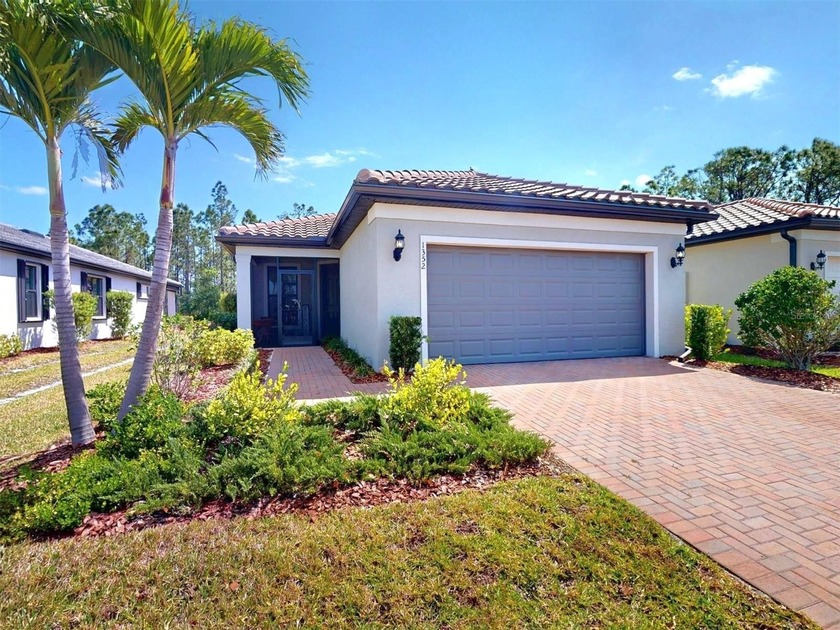 Move right into a 55+ Dell Webb home in the beautiful, gated - Beach Home for sale in North Port, Florida on Beachhouse.com