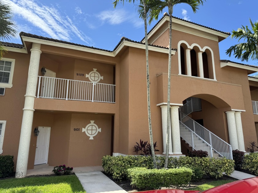 This 2nd floor 2BD/2 1/2 Bath. Corner Unit in Castle Pines at - Beach Condo for sale in Port Saint Lucie, Florida on Beachhouse.com