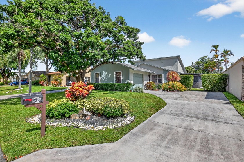 BEAUTIFUL, EXPANSIVE LAKE VIEW LOCATION, BRIGHT, COZY, 2 BDRM 2 - Beach Home for sale in Delray Beach, Florida on Beachhouse.com