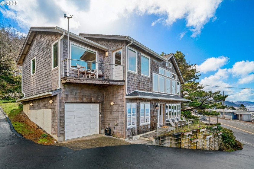 You'll love watching the Puffins from this well-maintained home - Beach Home for sale in Cannon Beach, Oregon on Beachhouse.com