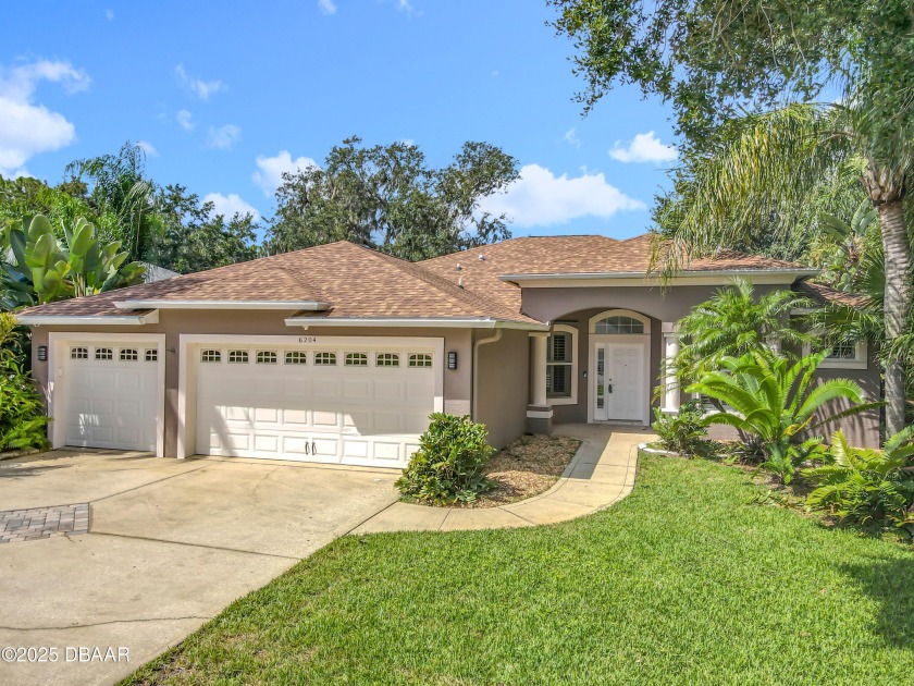 Welcome to your peaceful retreat overlooking a serene lake - Beach Home for sale in Port Orange, Florida on Beachhouse.com