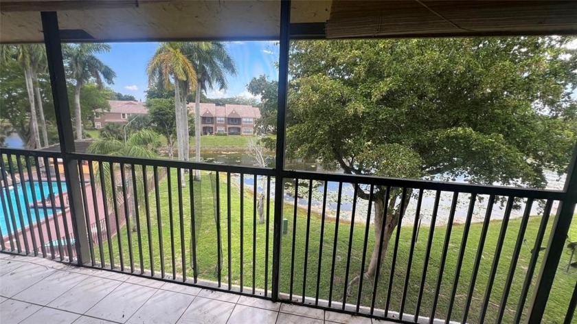 Welcome home to this spacious 3 bedroom, 2 bath unit centrally - Beach Condo for sale in Coral Springs, Florida on Beachhouse.com