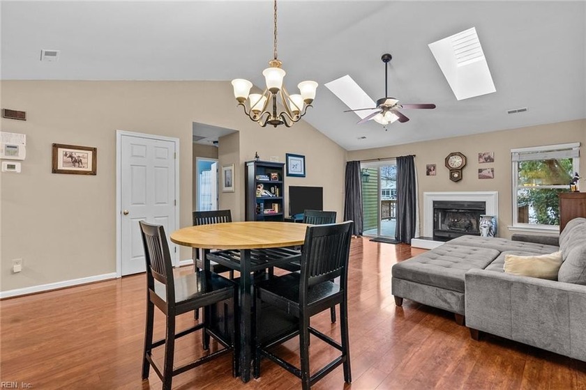 Beautiful 2-bedroom, 2-bath end-unit townhouse located in - Beach Home for sale in Newport News, Virginia on Beachhouse.com