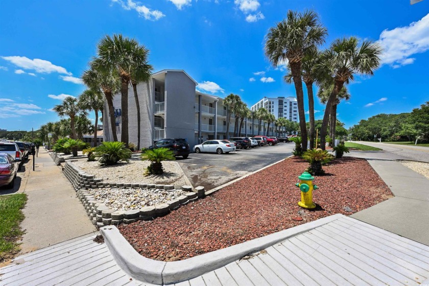 This cozy condo offers the perfect blend of comfort and - Beach Condo for sale in Myrtle Beach, South Carolina on Beachhouse.com