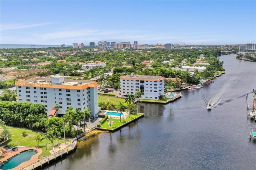 Very Spacious 3/2 ~Now vacant and easy to see!~ In  East Fort - Beach Condo for sale in Fort Lauderdale, Florida on Beachhouse.com