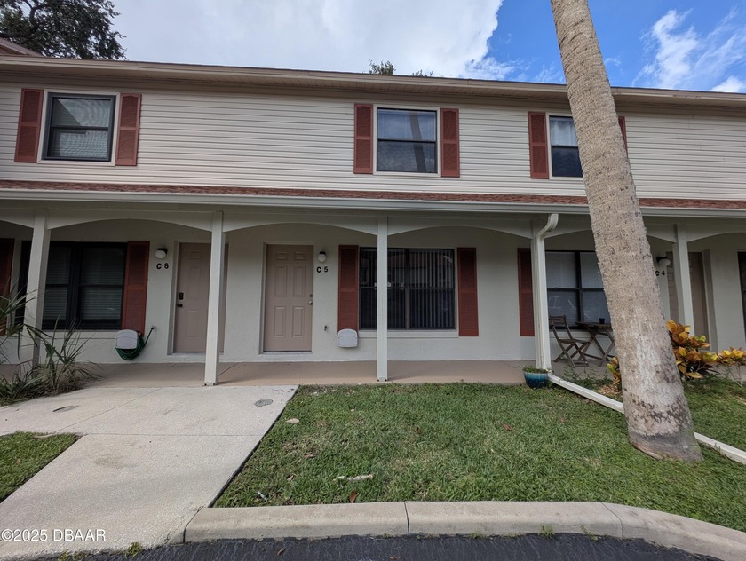 Beautifully remodeled home just 3.5 miles to the beach! All play - Beach Townhome/Townhouse for sale in Port Orange, Florida on Beachhouse.com