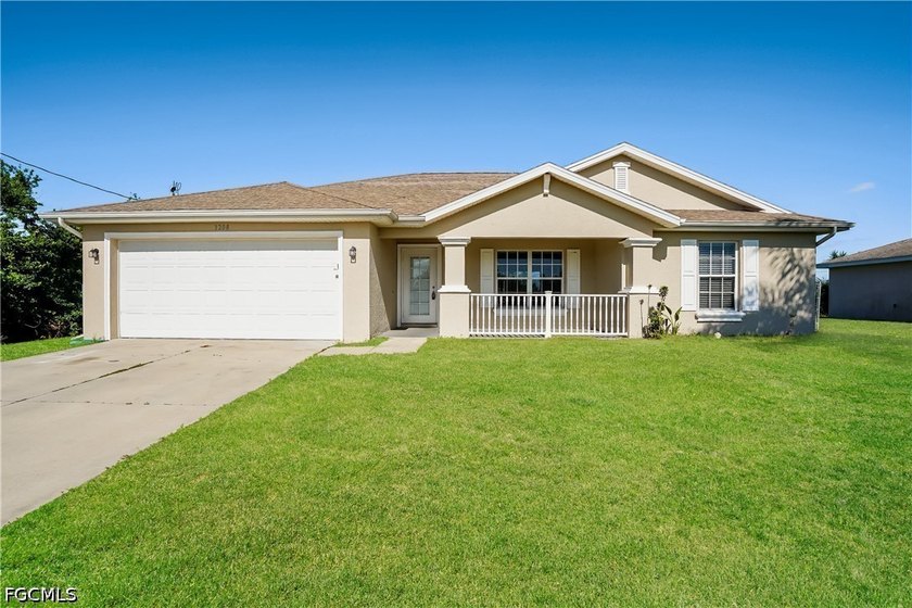 Beautifully maintained 3-bedroom, 2-bath home in the heart of - Beach Home for sale in Lehigh Acres, Florida on Beachhouse.com