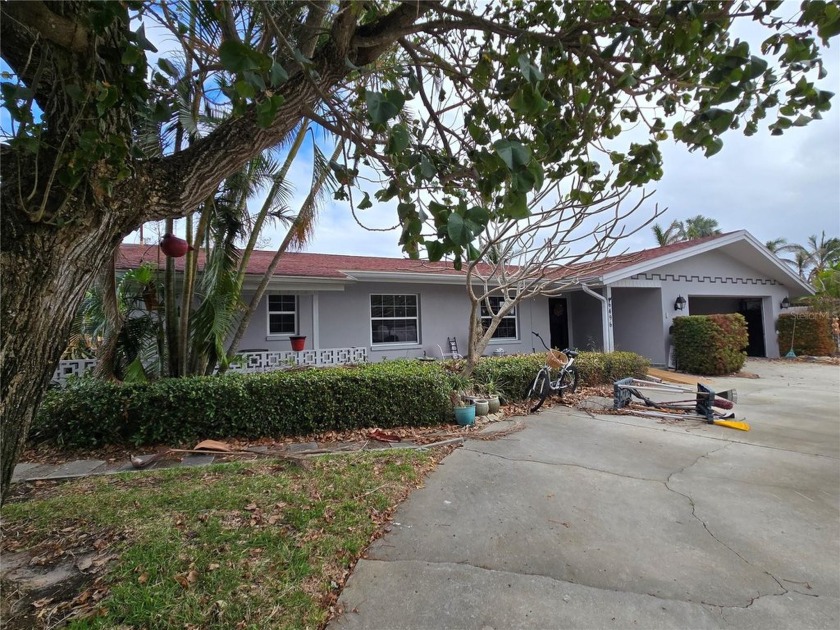 INVESTOR OPPORTUNITY:  THIS HOME WAS IMPACTED BY HURRICANE - Beach Home for sale in St. Petersburg, Florida on Beachhouse.com