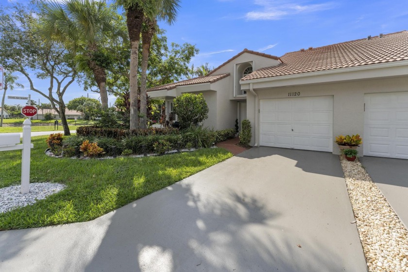 Beautifully updated and turnkey 2-bedroom, 2-bathroom villa with - Beach Home for sale in Boca Raton, Florida on Beachhouse.com