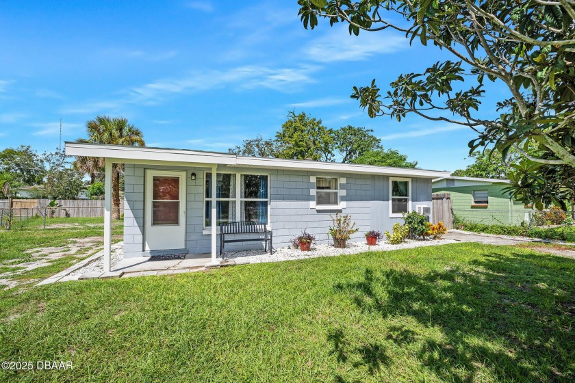 This 2-bedroom,1 bath home is situated on an oversized lot and - Beach Home for sale in Daytona Beach, Florida on Beachhouse.com