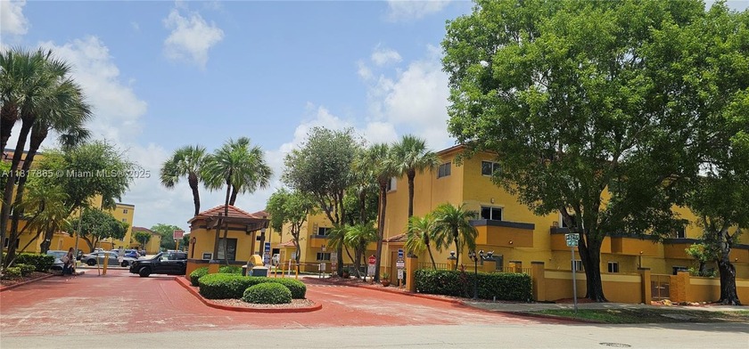 This completely remodeled 3-beds, 2-baths condo offers an - Beach Condo for sale in Miami, Florida on Beachhouse.com