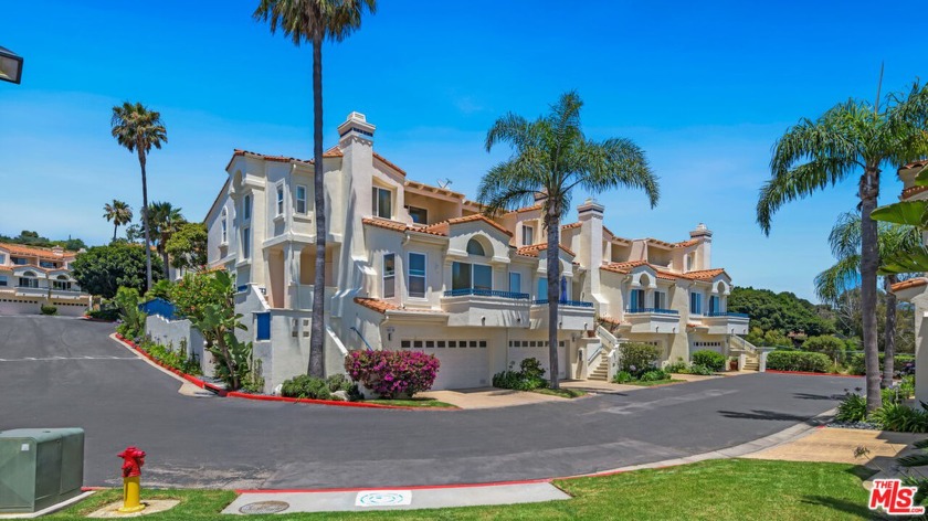 This immaculate corner townhome in The Pointe at Malibu is awash - Beach Condo for sale in Malibu, California on Beachhouse.com