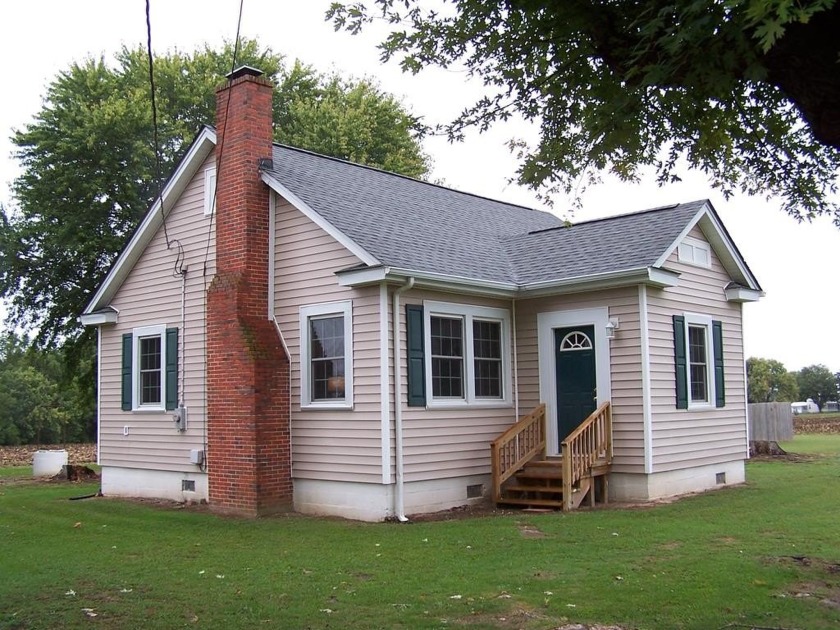 Nice home in country farm field setting.  2 bedrooms with great - Beach Home for sale in Lottsburg, Virginia on Beachhouse.com