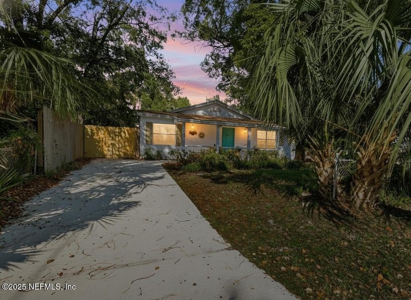 Coastal cottage charm near Mayo and the beaches! This 4-bedroom - Beach Home for sale in Jacksonville, Florida on Beachhouse.com