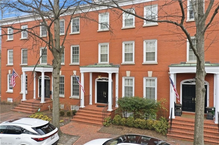 Elegant 3-story Federal-style townhome sits on quiet block in - Beach Townhome/Townhouse for sale in Norfolk, Virginia on Beachhouse.com