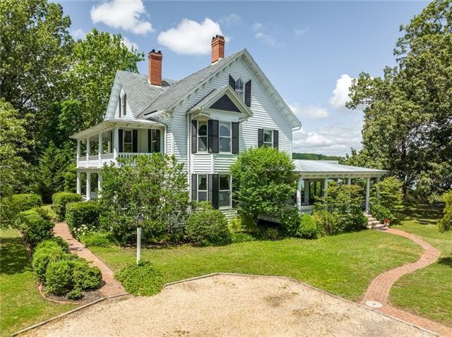 *Eastwinds* is a custom built waterfront home w/ picturesque - Beach Home for sale in Mathews, Virginia on Beachhouse.com