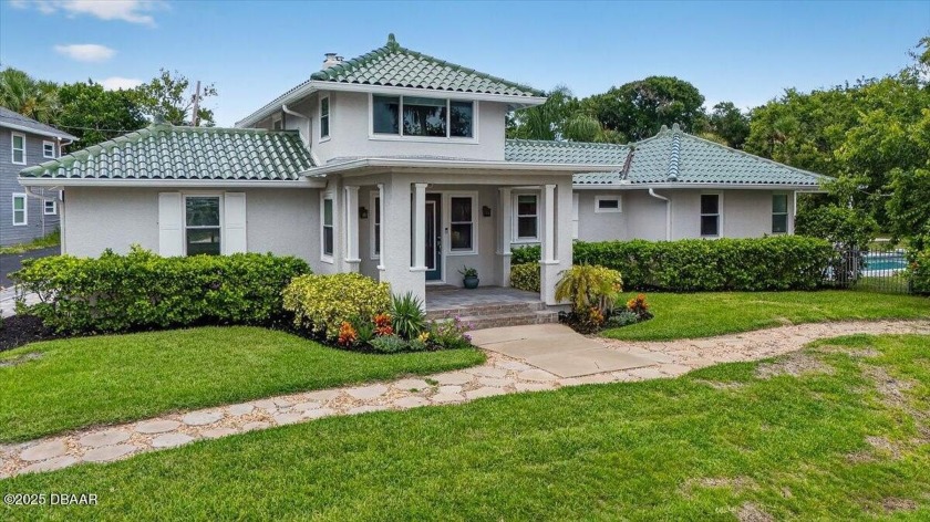 Rare Family Compound in the Heart of Daytona Beach. On offer for - Beach Home for sale in Daytona Beach, Florida on Beachhouse.com