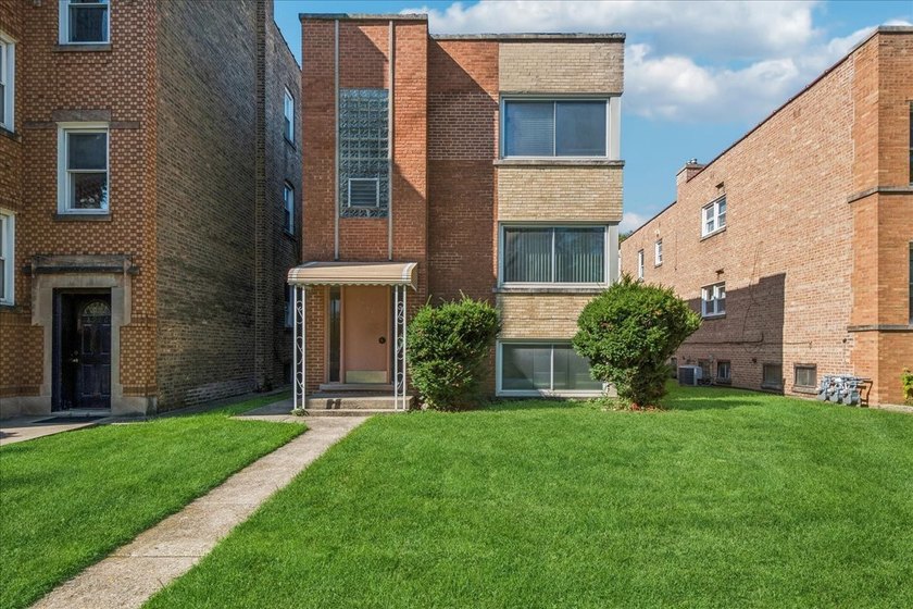 Brick 2-FLAT building w/ a non-conforming basement unit (bring - Beach Home for sale in Skokie, Illinois on Beachhouse.com