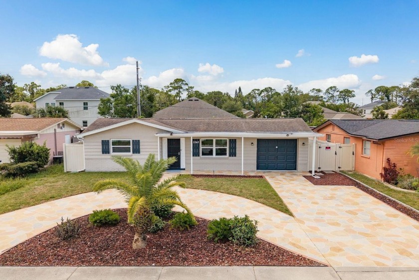 Under contract-accepting backup offers. Welcome to this upscale - Beach Home for sale in Holiday, Florida on Beachhouse.com