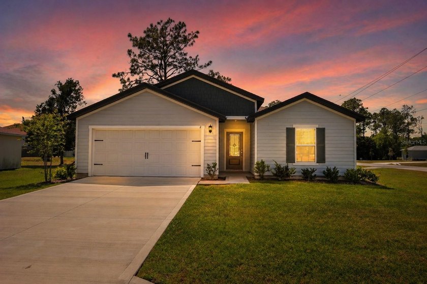 Situated on a beautiful corner lot in the heart of Palm Coast - Beach Home for sale in Palm Coast, Florida on Beachhouse.com