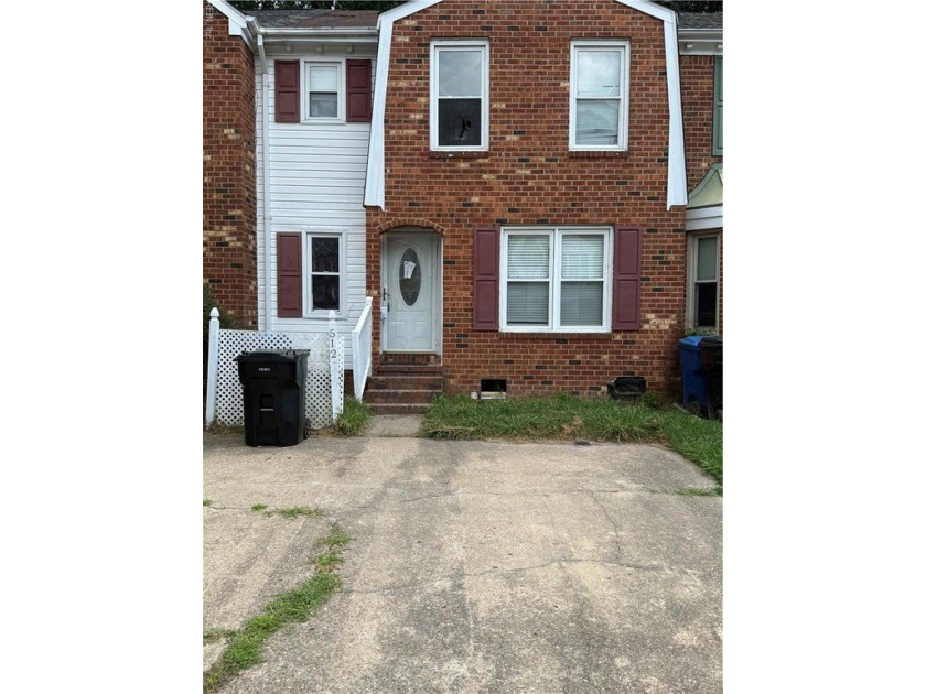 INVESTORS! 3 BEDROOM, 2.5 BATH TOWNHOUSE IN QUIET COMMUNITY - Beach Townhome/Townhouse for sale in Virginia Beach, Virginia on Beachhouse.com