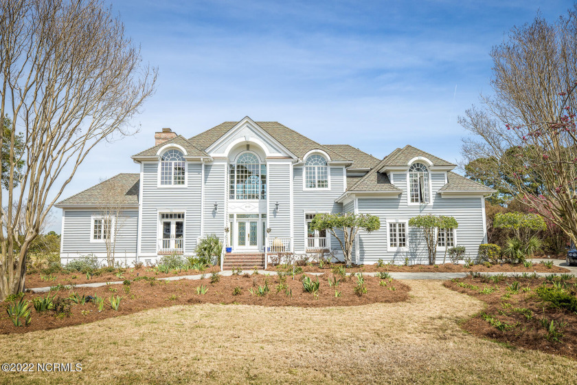 Beautiful 4 bedroom, 5 bath home on one of the most amazing lots - Beach Home for sale in Wilmington, North Carolina on Beachhouse.com
