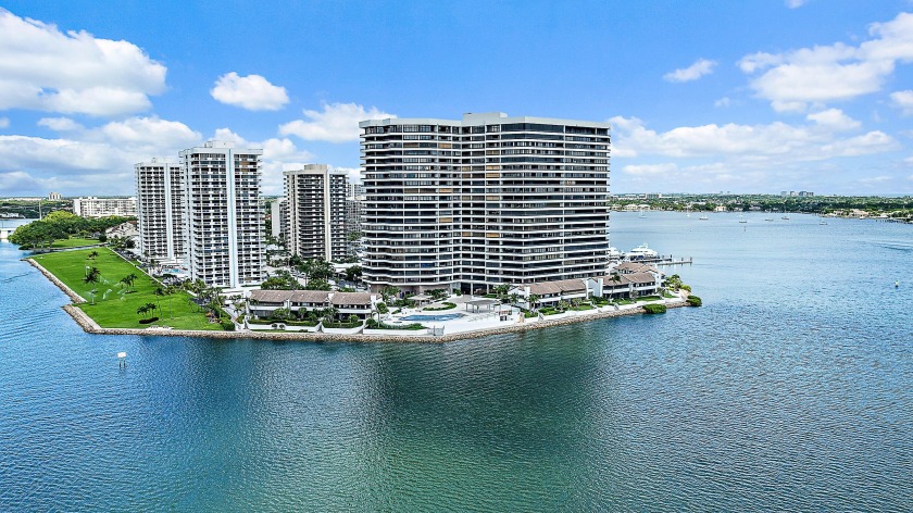 Intracoastal renovated condominium with an inviting open floor - Beach Condo for sale in North Palm Beach, Florida on Beachhouse.com