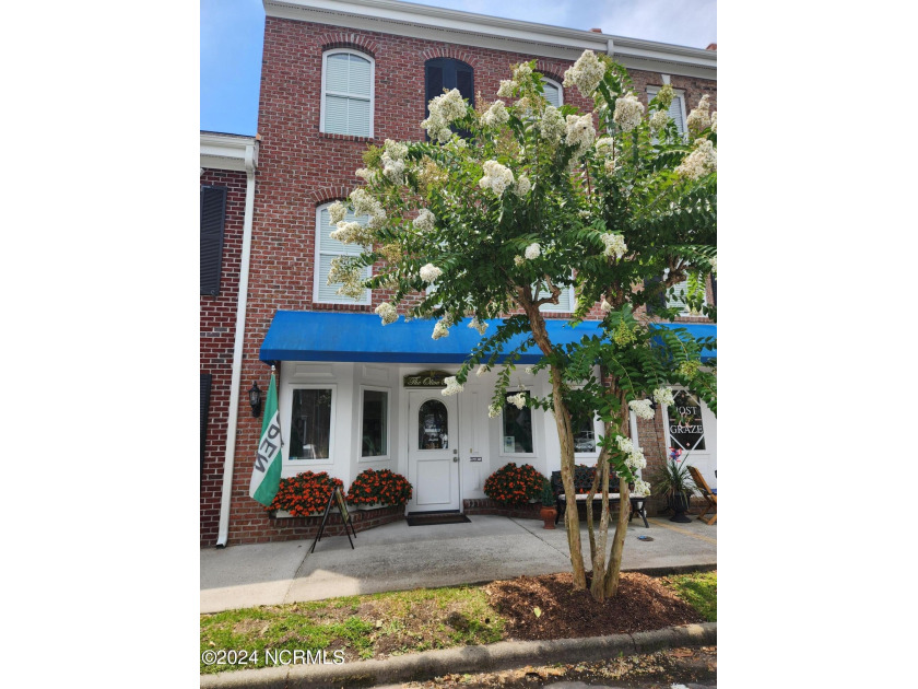 A beach getaway with three bedrooms PLUS an income producing - Beach Townhome/Townhouse for sale in Sunset Beach, North Carolina on Beachhouse.com