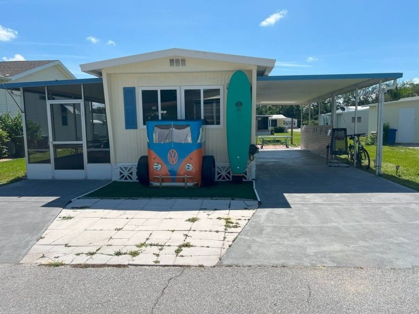 The Surfboard Single, Renovated to appeal to an artistic owner - Beach Home for sale in Sarasota, Florida on Beachhouse.com