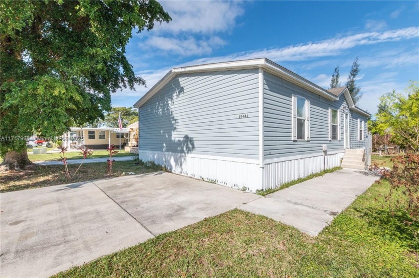 Impeccable mobile home on the canal. Easy to show on supra - Beach Home for sale in Pembroke Pines, Florida on Beachhouse.com