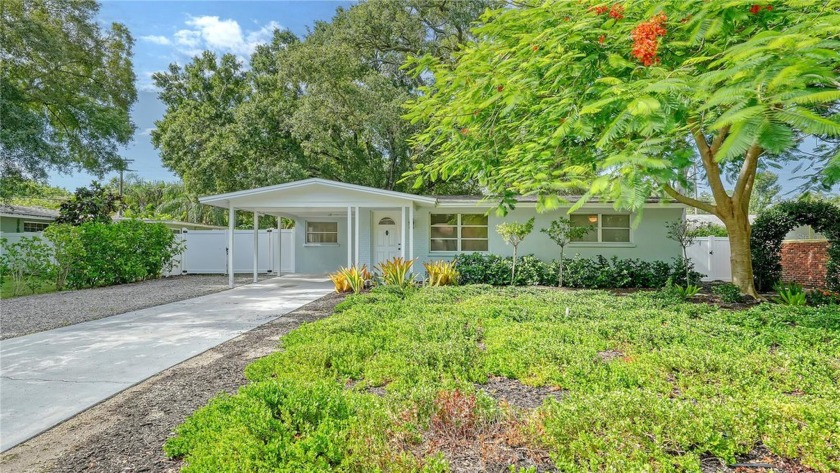 Discover a wonderful blend of comfort and prime location at this - Beach Home for sale in Sarasota, Florida on Beachhouse.com