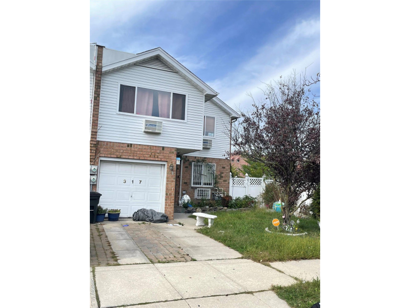 317 Torry Avenue - Two-Family Home in the Bronx.
Live in one - Beach Townhome/Townhouse for sale in Bronx, New York on Beachhouse.com