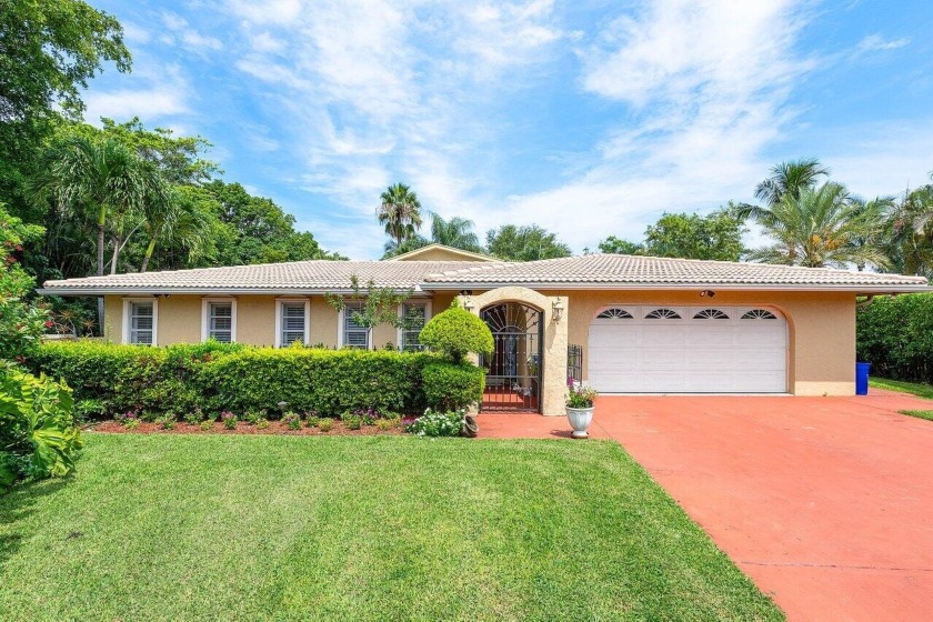 Discover a rare gem in Venetian Isles: a sprawling 3,000+ square - Beach Townhome/Townhouse for sale in Boynton Beach, Florida on Beachhouse.com