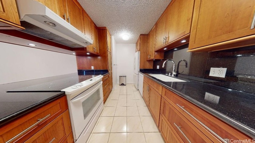 Welcome to Diamond Head Vista! This ground-floor corner unit - Beach Condo for sale in Honolulu, Hawaii on Beachhouse.com