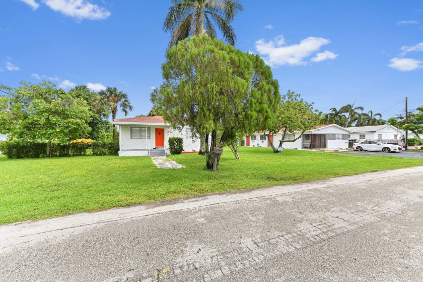 Beautifully remodeled Four-plex in the heart of Hallandale Beach - Beach Townhome/Townhouse for sale in Hallandale Beach, Florida on Beachhouse.com