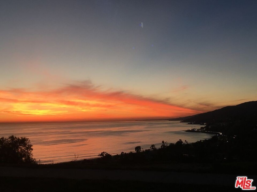 *Poised above the Pacific on one of the Palisades' most - Beach Lot for sale in Pacific Palisades, California on Beachhouse.com