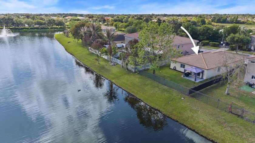 LAKESIDE Living at Its Best! Welcome to this beautifully - Beach Home for sale in Port Saint Lucie, Florida on Beachhouse.com